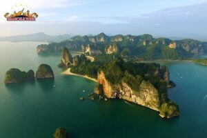 4 Islands + Koh Hong Private Tour by Speedboat, 2 Tours in 1 Day - Poda Island: big white sand, easy beach time, and what to do with your hour