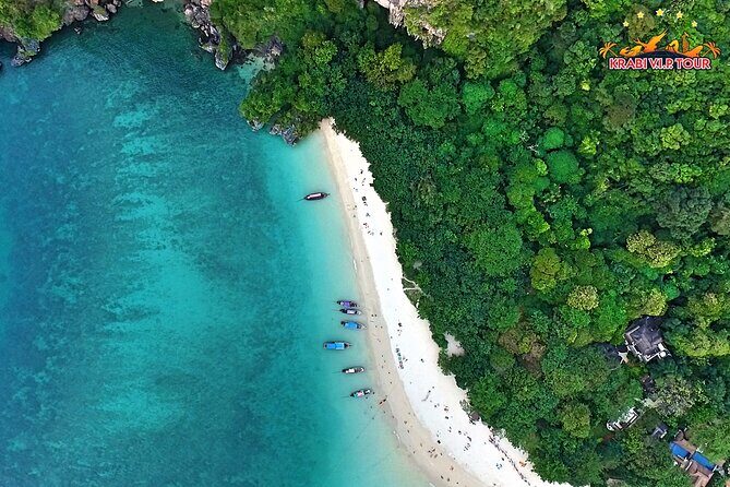 4 Islands + Koh Hong Private Tour by Speedboat, 2 Tours in 1 Day - Ko Lao La Ding and Hong Island: short beach breaks, then the lagoon shelter