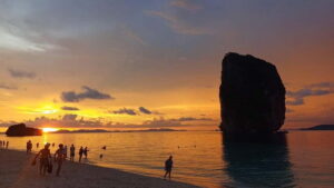 7 Islands sunset tour plus bioluminescent plankton + BBQ - The Day Starts Moving: Pickup to Phra Nang Cave Shrine
