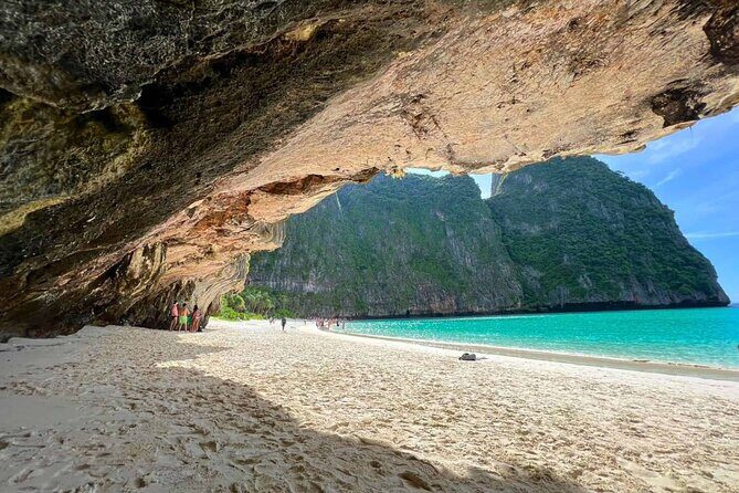 Early bird Phi Phi islands and 4 Islands by Speedboat Tour - Phi Phi Don for lunch: food, a break from sea legs, and a short walk