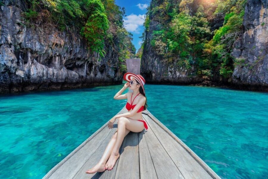 From Krabi: Hong Island Sunset Tour+Bioluminescent Plankton - Hong Lagoon cruise: emerald water with tight limestone framing
