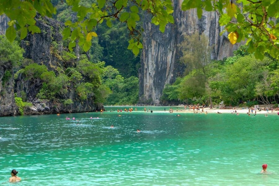 From Krabi: Hong Islands Day Trip by Speedboat with Lunch - Daeng Island Pass-By and the Return That Doesn’t Drag
