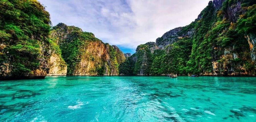 From Krabi: Phi Phi Islands Speedboat Day Tour - Group size, guide energy, and how safety actually shows up
