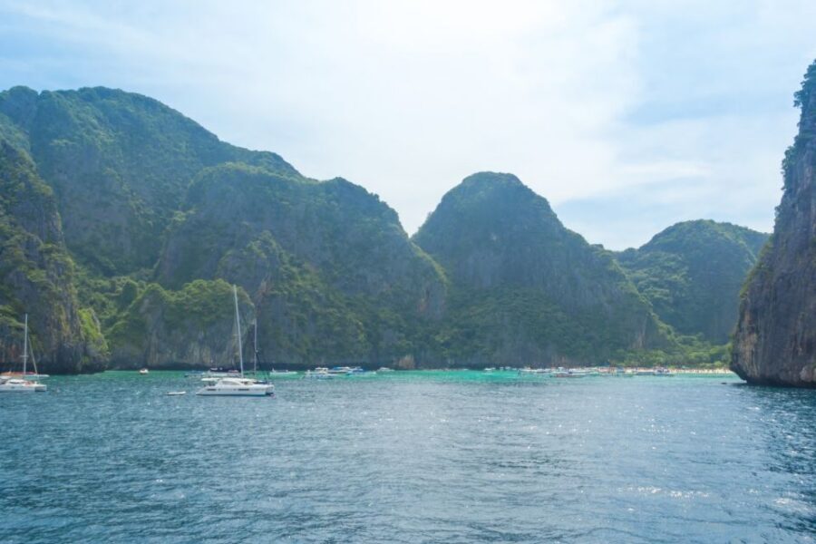 From Phuket: Snorkeling Ferry Cruise to Phi Phi Islands - Lunch by the Sea: The Buffet Reality Check