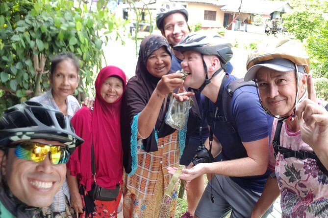 Half day Koh Klang culture cycling - Stop on Ko Klang: a traditional village view—without the crowds