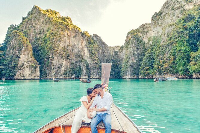 Holiday Travel Photoshoot with Long-tail boat Phi Phi Islands - Why a long-tail boat photoshoot works so well on Phi Phi