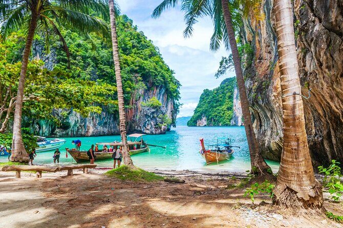 Koh Hong lagoon, Pakbia, Lading Islands by Longtail. - Stop 1: Koh Lao Lading for That Wow-Factor Beach Hour