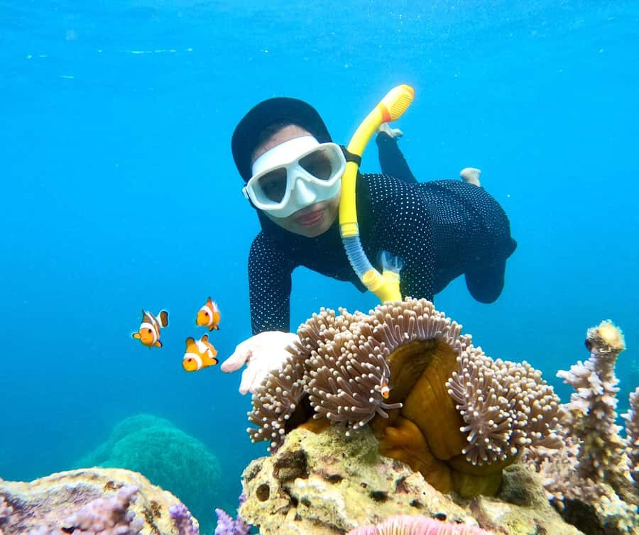 Krabi: Bioluminescent Plankton, Snorkeling & Sunset Tour - Ko Poda at sunset: the sand, the dinner, and the view