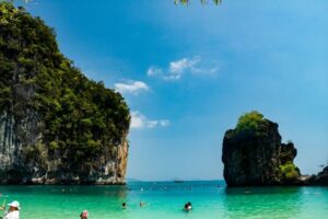 Krabi: Hong Island Day Trip by Speedboat with Thai Lunch - From your Krabi hotel to the Private Pier (and why timing matters)
