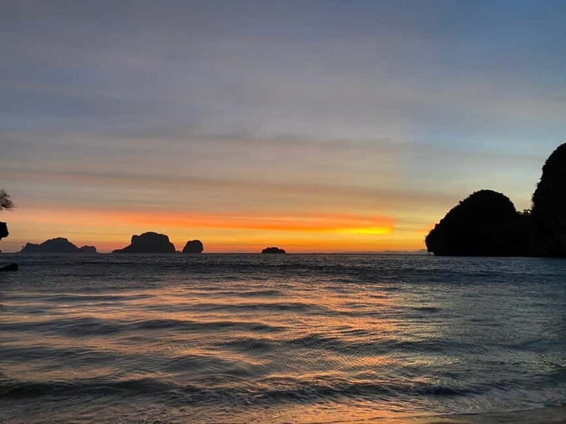 Krabi: Hong Island & Ko Pak Bia Tour with Sunset Dinner - Ko Lao Lading: the in-between island that keeps the day from feeling rushed
