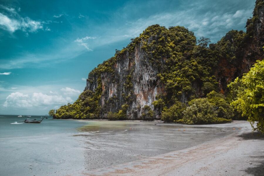 Krabi: Hong Island & Ko Pak Bia Tour with Sunset Dinner - Price and value vs other Krabi island days (plus the park fee)