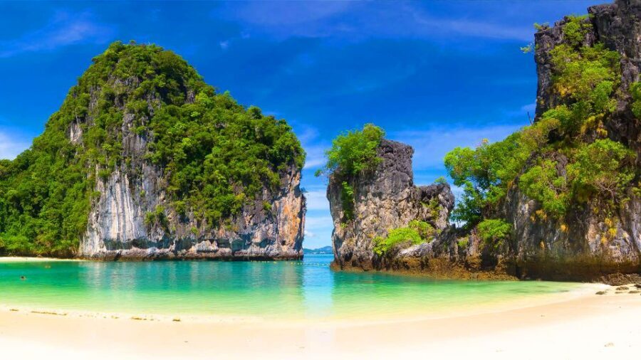 Krabi: Hong Island Sunset and BBQ Dinner Tour - Pakbia Island sunset BBQ: dinner as the main event