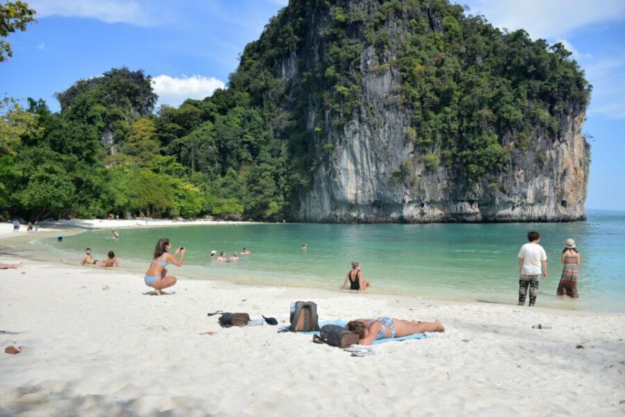 Krabi: Hong Island Sunset Tour w/ Beach Dinner+Night Snorkel - Koh Pakbia sunset buffet: a beach dinner that actually hits the right moment