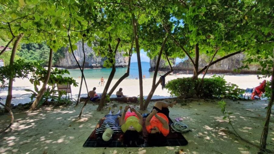 Krabi: Hong Islands Day Trip by Speedboat with Lunch - Hong Island: lagoon-bay beauty, beach wildlife, and the 360° payoff