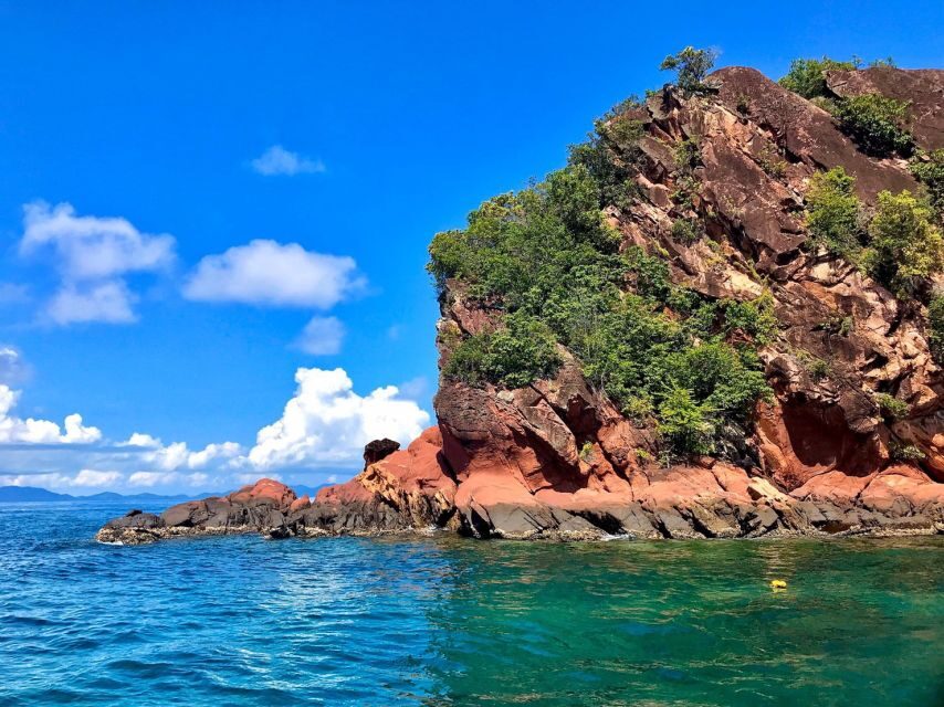 Krabi: Hong Islands Day Trip by Speedboat with Lunch - Hong Lagoon: dramatic cliff passage and the tide factor