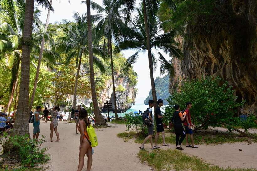 Krabi: Hong & Paradise Island Odyssey by Speedboat - Lunch on the beach: why it’s more than just fuel