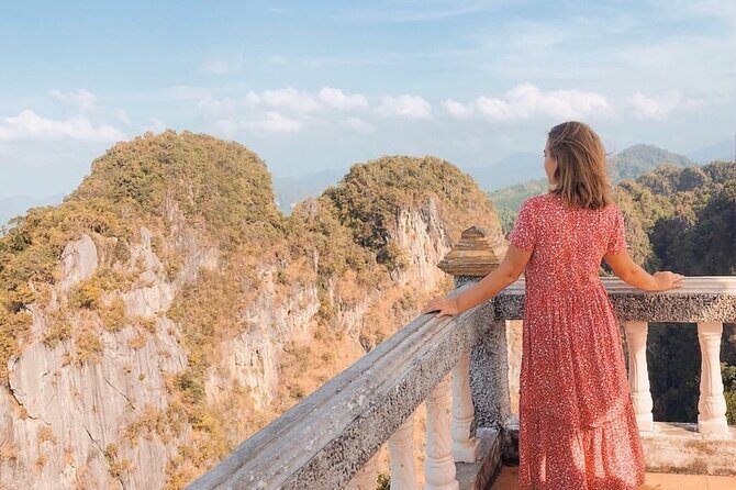 ️ Krabi Instagram Tour: The Most Famous Spots (Private & All-Inclusive) - Wat Kaew Korawaram: hilltop temple stop above Krabi town