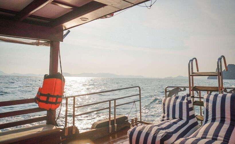 Krabi: Koh Hong Small Group Tour by Luxury Longtail Boat - Hong Island Beach Time: Sand, Shade, and a Bit of Free Space