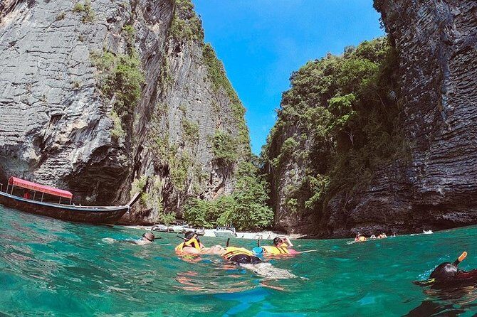 Krabi Nice Sea Snorkeling - Stop 2: Ko Mae Urai and the underwater hole for clownfish spotting
