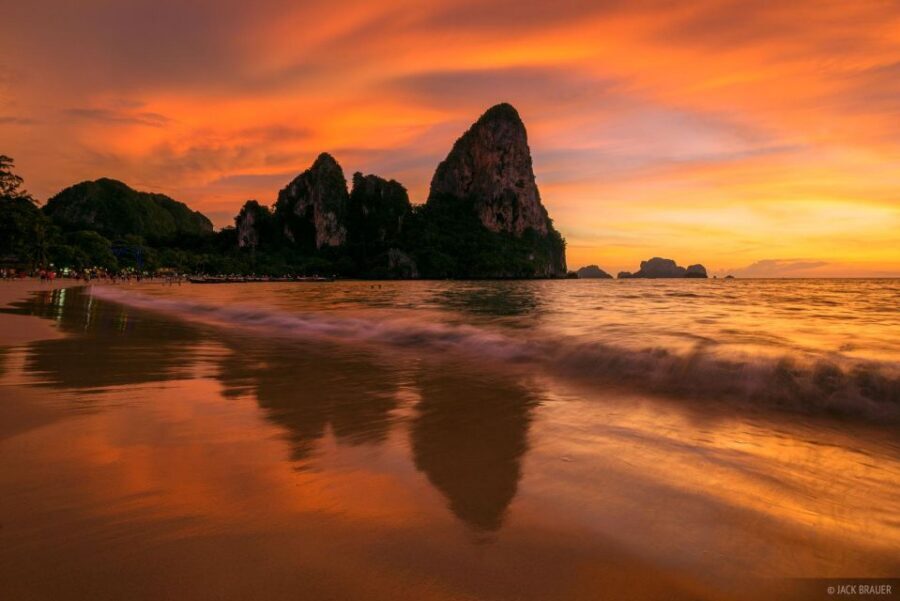 Krabi: Railay Beach Bioluminescent Plankton Ferry Cruise - The Ao Nang to Railay speedboat run: quick, energetic, and wet