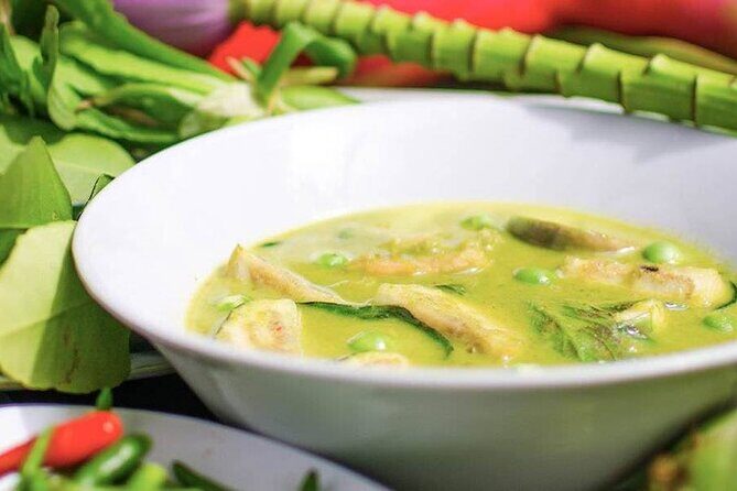 Krabi Thai Cooking Class at Ya Cookery School - Cooking beyond the salad: massaman curry and pad Thai tips