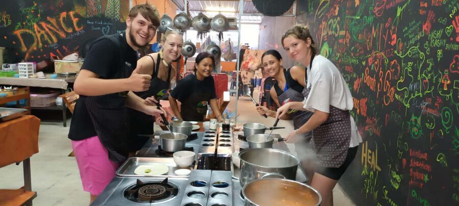 Krabi: Traditional Thai Cooking Class with Local Chef - Key things to know before you book