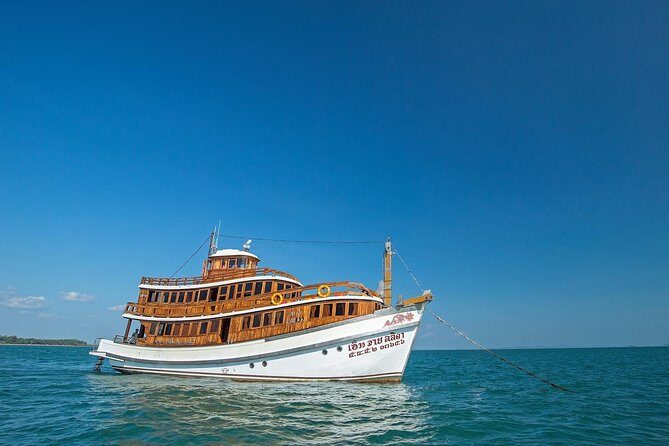 M/Y Lalida Sunset Dinner Cruise in Krabi - The yacht-deck sunset plan in Krabi