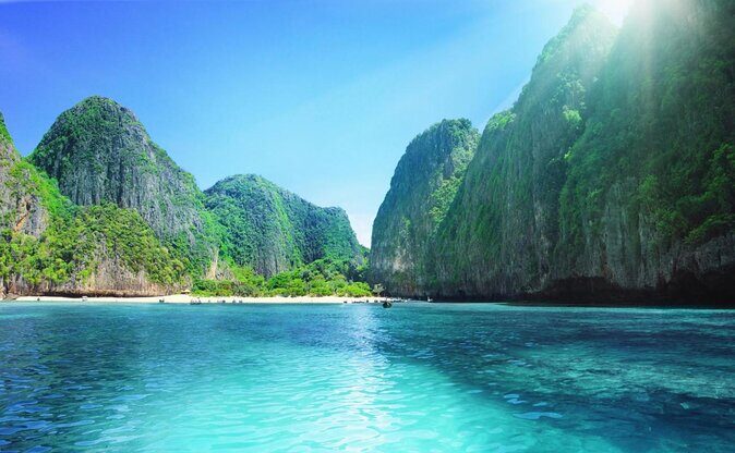 Maya Bay Sleepaboard Spend the night on our purpose built boat in Maya Bay - Key highlights you’ll feel right away