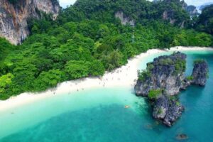 One-Day Tour at Hong Islands by Speedboat from Krabi - Hong Island: the limestone-rock beach split and the Hong Lagoon payoff