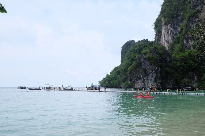 One-Day Tour at Hong Islands by Speedboat from Krabi - Lunch and the beach-buffet comfort factor