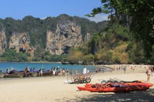Railay Beach to Phuket by Ao Nang Princess Ferry - Arrival at Rassada Port: using the free transfer wisely