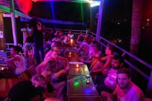 Railay Pub Crawl - Bar hopping around Railay Beach: how the night flows