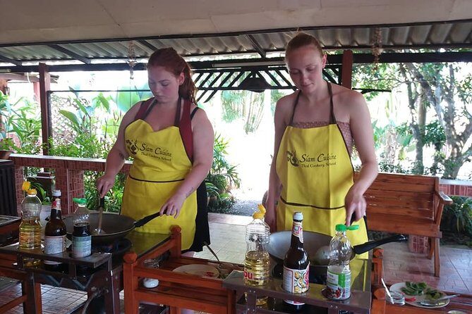 Siam Cuisine Thai Cookery School Krabi - Meet the teaching style: English-speaking staff and close guidance