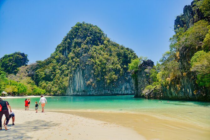 Snorkel and Beach Tour to Hong Islands from Krabi - Stop 4: Thai lunch right on the beach