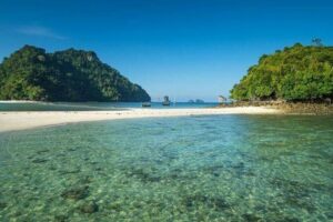 Snorkeling and Sunset to Krabi 7 Islands by Longtail Boat + Buffet BBQ Dinner - Sunset BBQ dinner: good energy, but don’t show up starving