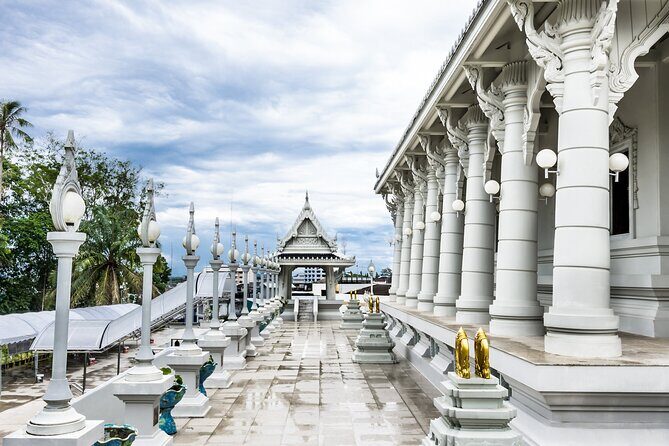 Tiger Cave Temple, Emerald Pool & Hot Springs Tour from Krabi - Small-group comfort, pickup logistics, and guide help that actually matters